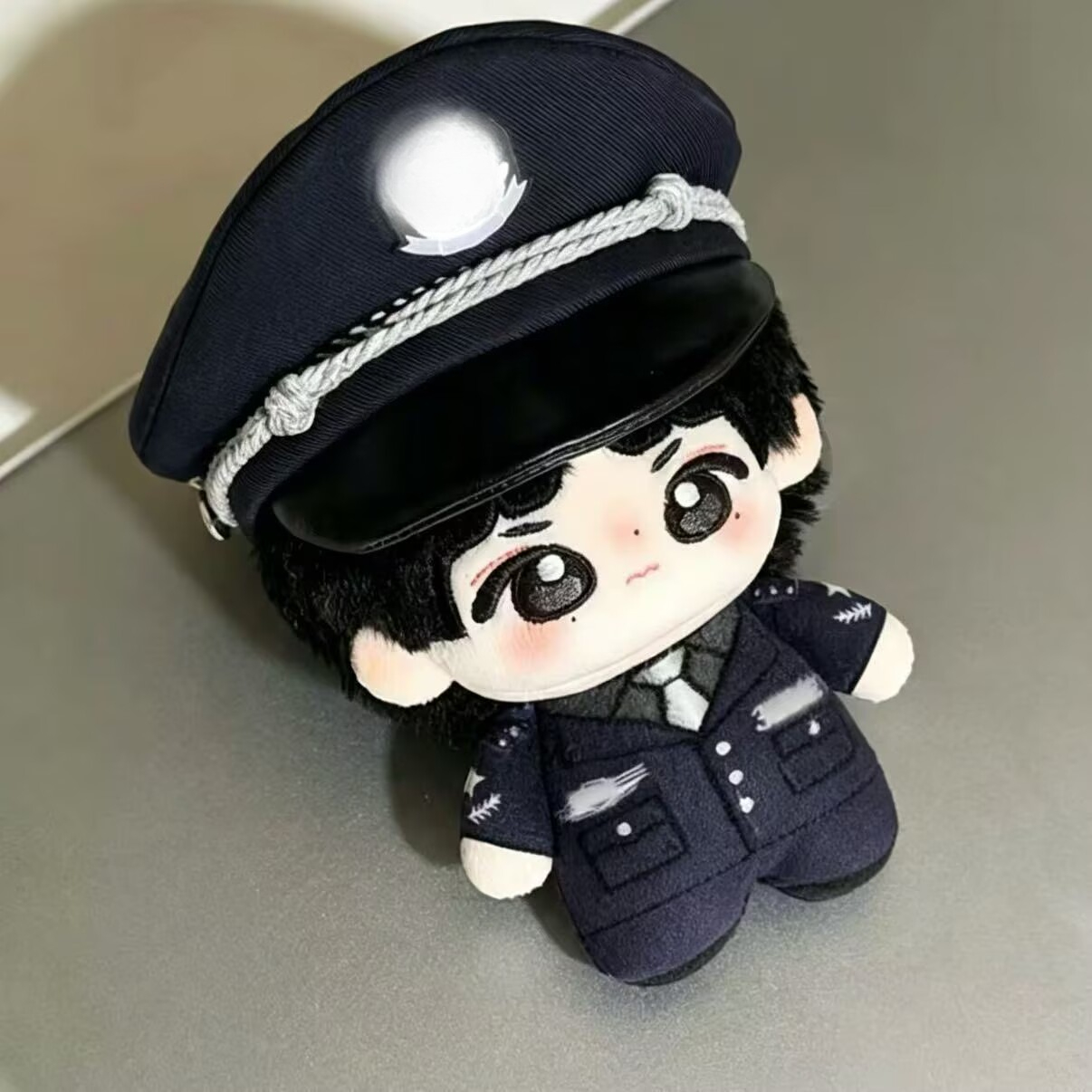 Liu Yuning présente une poupée - Anime Merchandise Cheap avis et prix